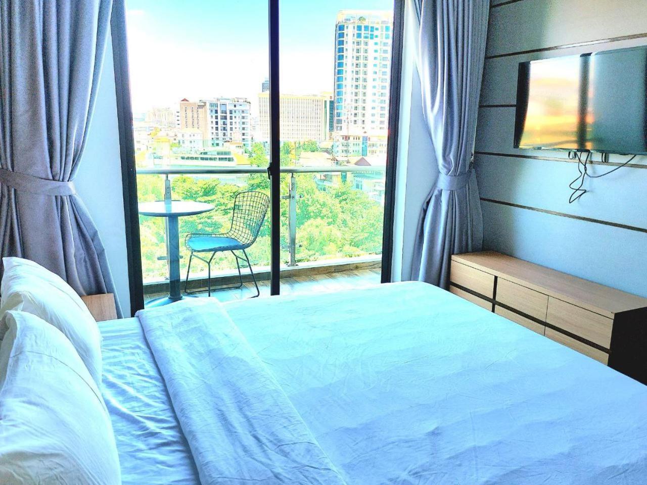 Chilchill Hotel Riverside 프놈펜 외부 사진