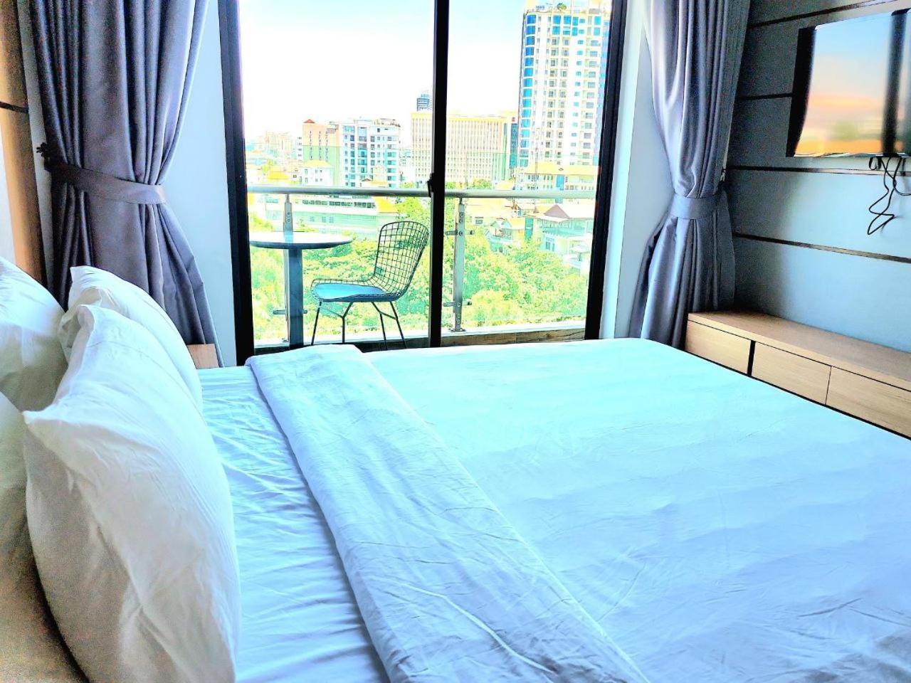 Chilchill Hotel Riverside 프놈펜 외부 사진