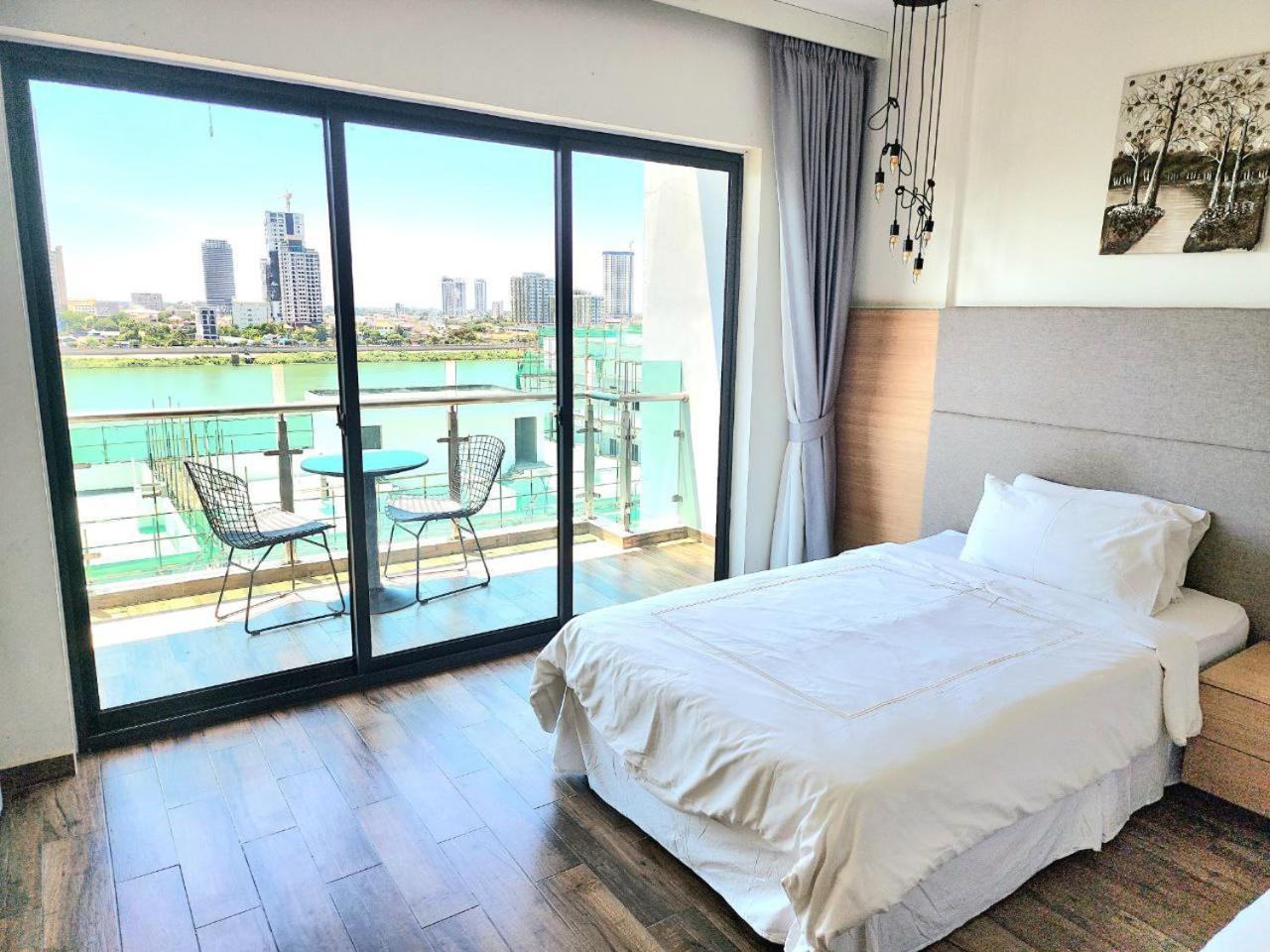 Chilchill Hotel Riverside 프놈펜 외부 사진