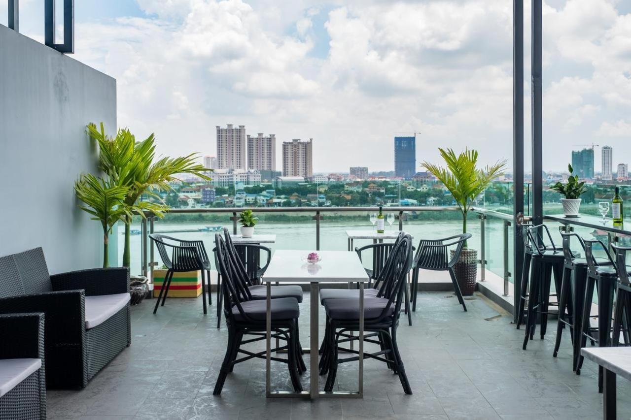 Chilchill Hotel Riverside 프놈펜 외부 사진
