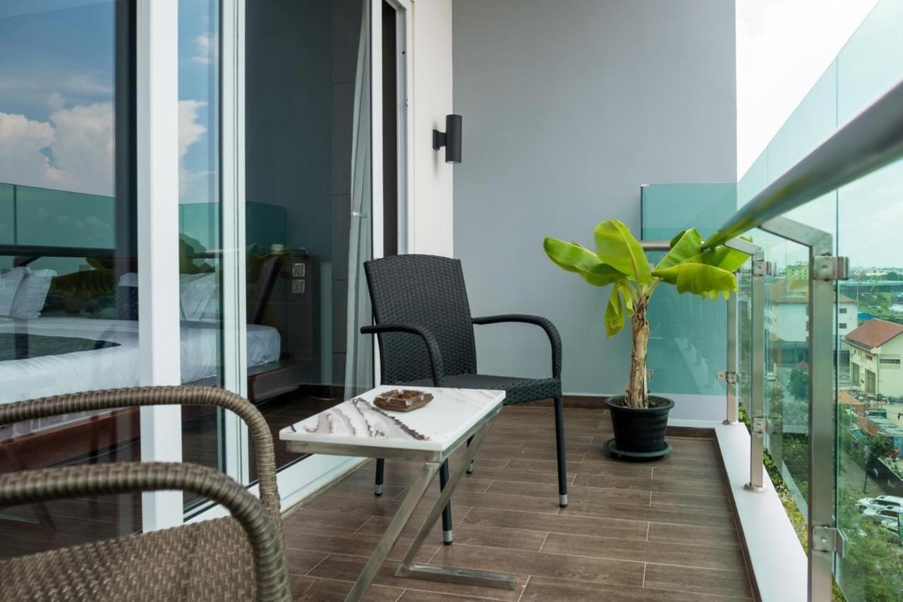 Chilchill Hotel Riverside 프놈펜 외부 사진